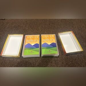 EUC! Santa Biblia Boxed Gift Set